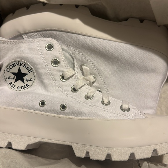 New Converse Chuck Taylor All Star Lugged
WOMEN'S HIGH TOP SHOE - Picture 13 of 14